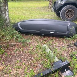 thule rooftop carrier