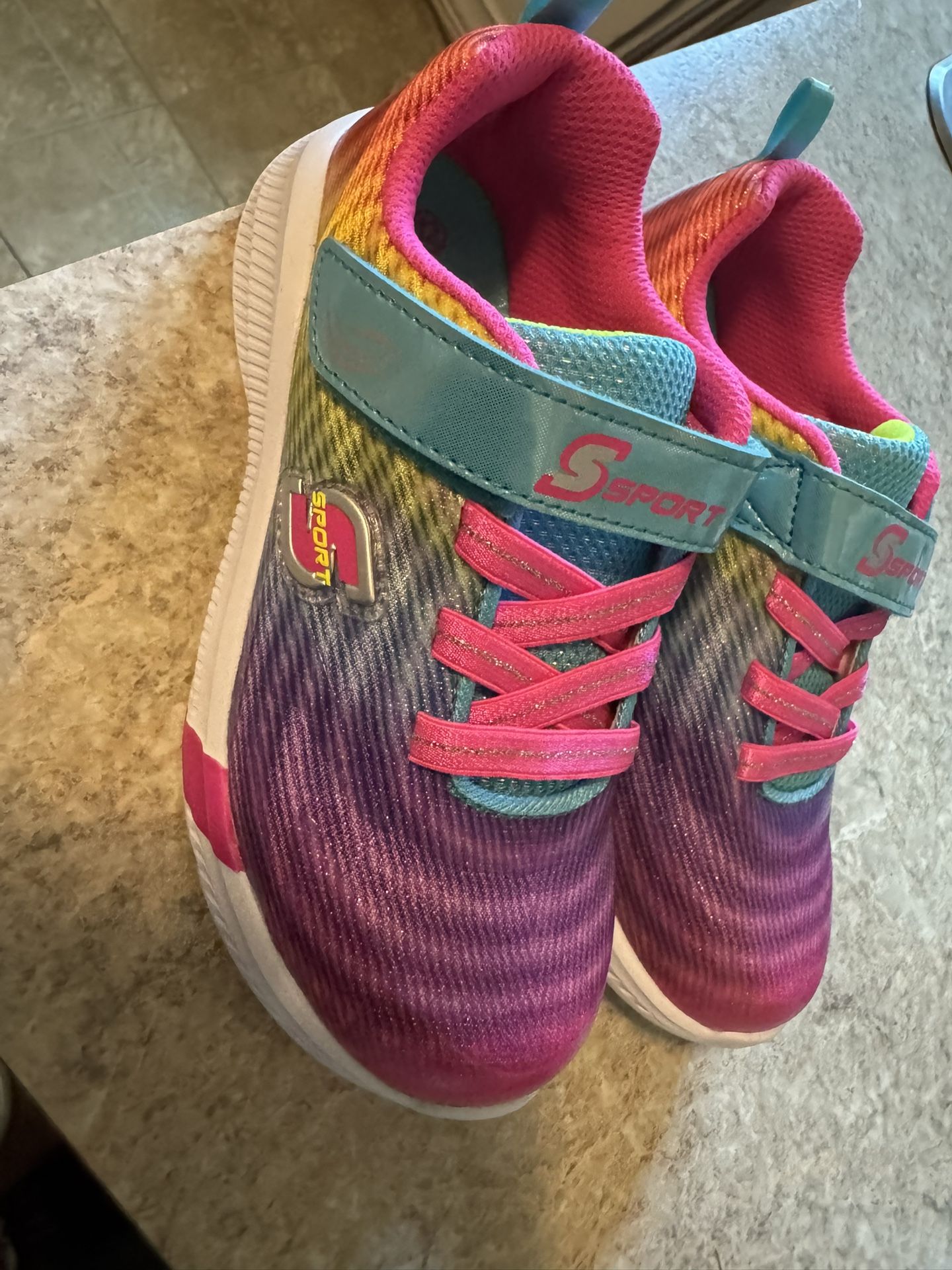 NEW Youth Size 12 Skechers