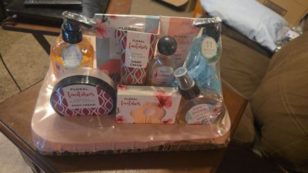 Floral Fantasies Sakura & Rose Ylang 11-Piece Bath & Body Spa Gift Set