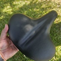 NEW BIKE SEATS MANY AVAILABLE WIDE & WELL PADDED 10.5" WIDE