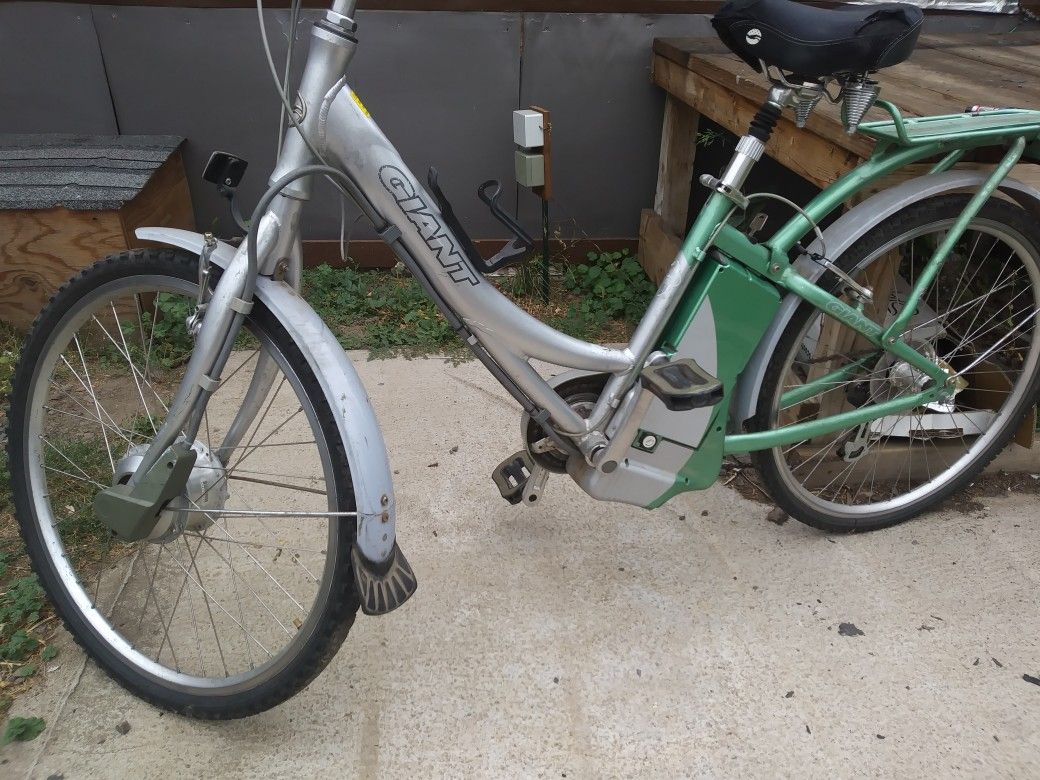 Ebike Giant Suede electric powered bicycle