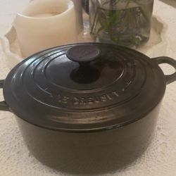 Le Creuset 24 - Excellent Condition....lightly Used
