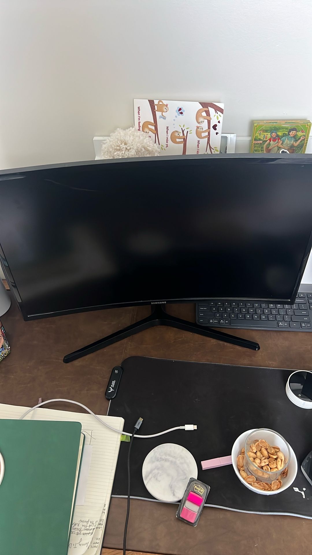 27” Samsung Essential Monitor S3 - Curved