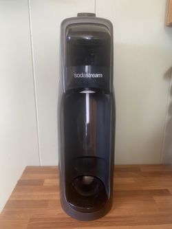 SodaStream Fizzi Sparkling Water Maker – Works Great