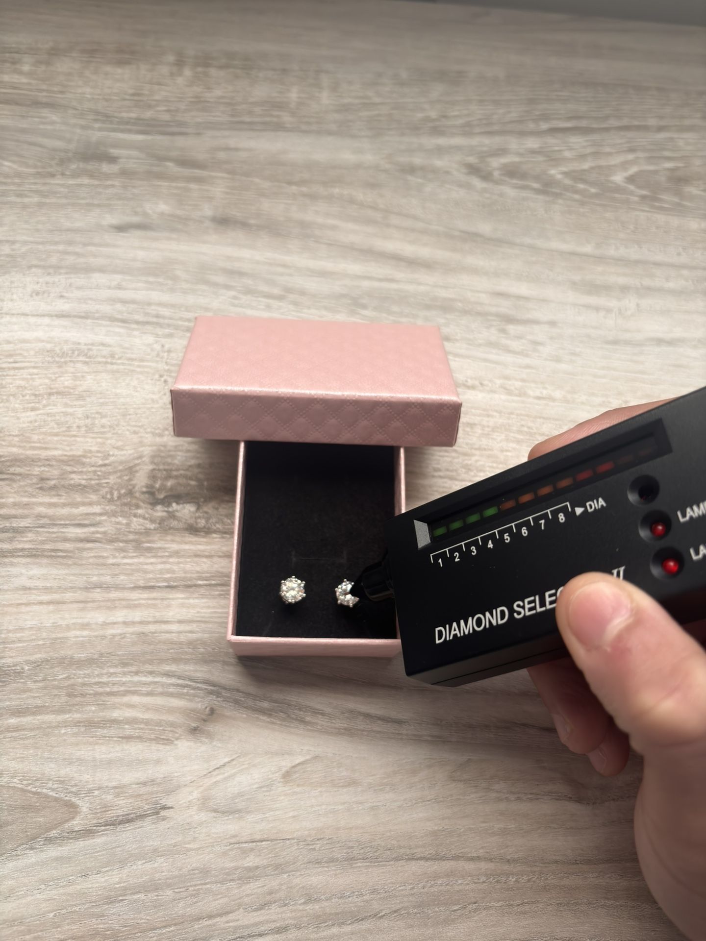 VVS1 1ct Moissanite Stud Earrings