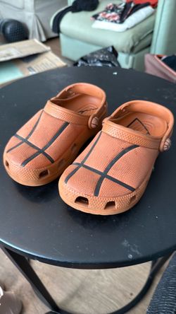 Crocs / basketball theme size 1