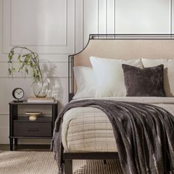 New Queen Size Platform Upholstered Bed