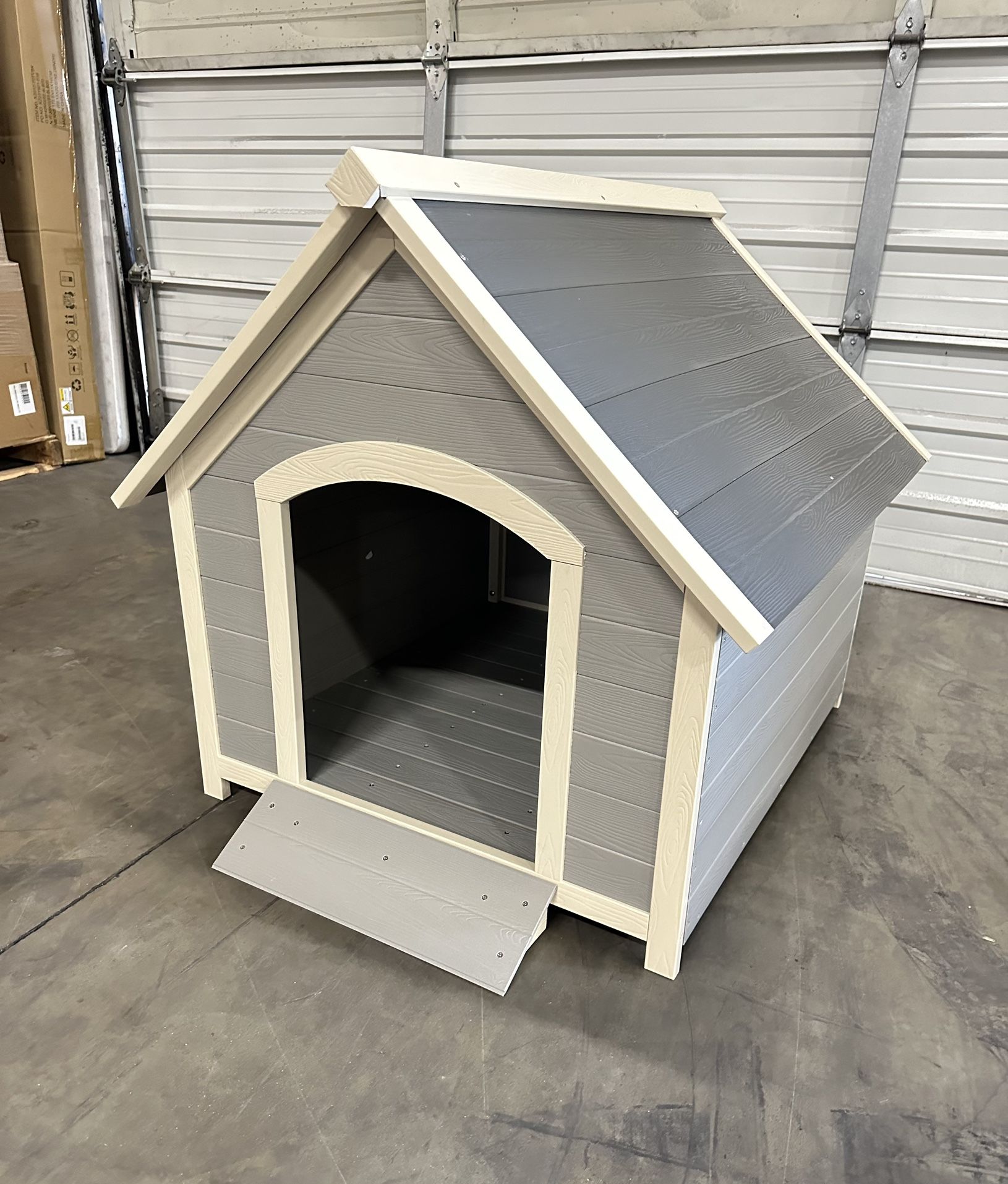 Outdoor Plastic 40.7" Large HDPS Dog House Red Dog Crate 