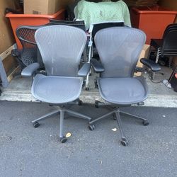 Fully Loaded Herman Miller Remastered Aeron! Size B!