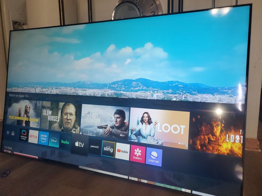 75" Samsung Chrystal Smart Tv 4k Great Condition Like New No Scratch. No Legs It Was Mounted