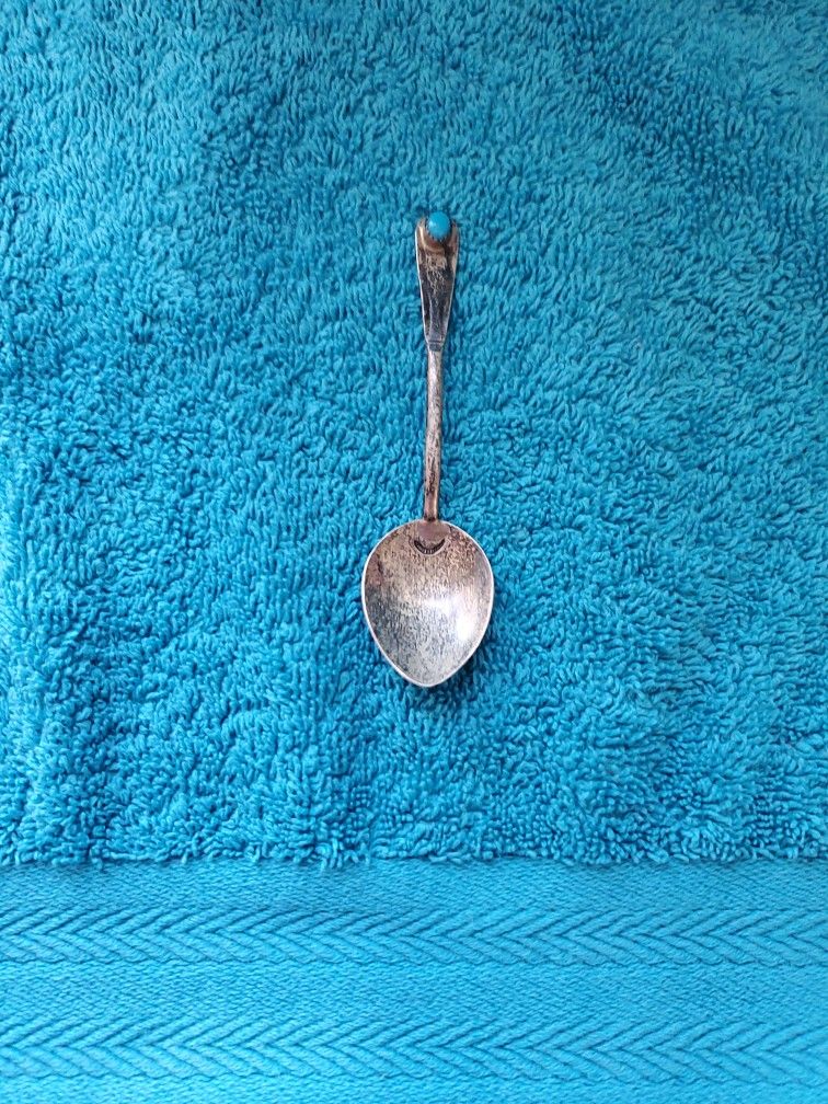 SOUTHWEST OLD PAWN NATIVE AMERICAN STERLING SILVER SPOON .