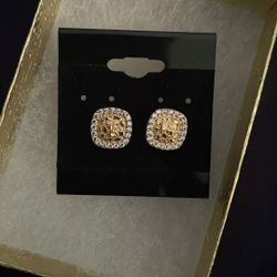Brand New Square Nuggets With Diamonds Around For Only 120 Yes They Are Real!!!!