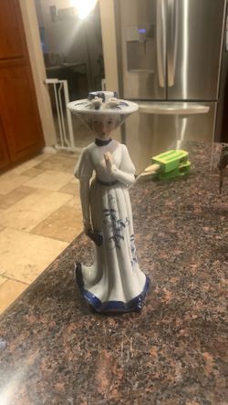 Vintage N.C.CAMERON & SON PORCELAIN LADY FIGURE NICE DECORATION