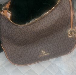 Micheal Kors Purse 