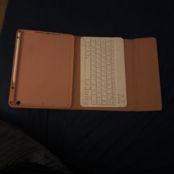 iPad Case Whit Keyboard And A Pincel 
