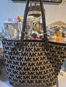 Michael Kors MK Signature Tote Bag