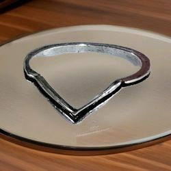 CHEVRON ACCENT ATTRACTIVE 2 TONE QUALITY TITANIUM SILVER NEW SIZE 6 RING