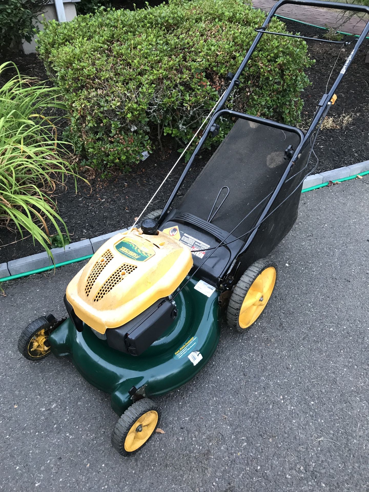 Yard man 139cc 21” push mower with bagger for Sale in Newington, CT