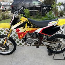 Suzuki RM 85 Moto Dirt Bike 