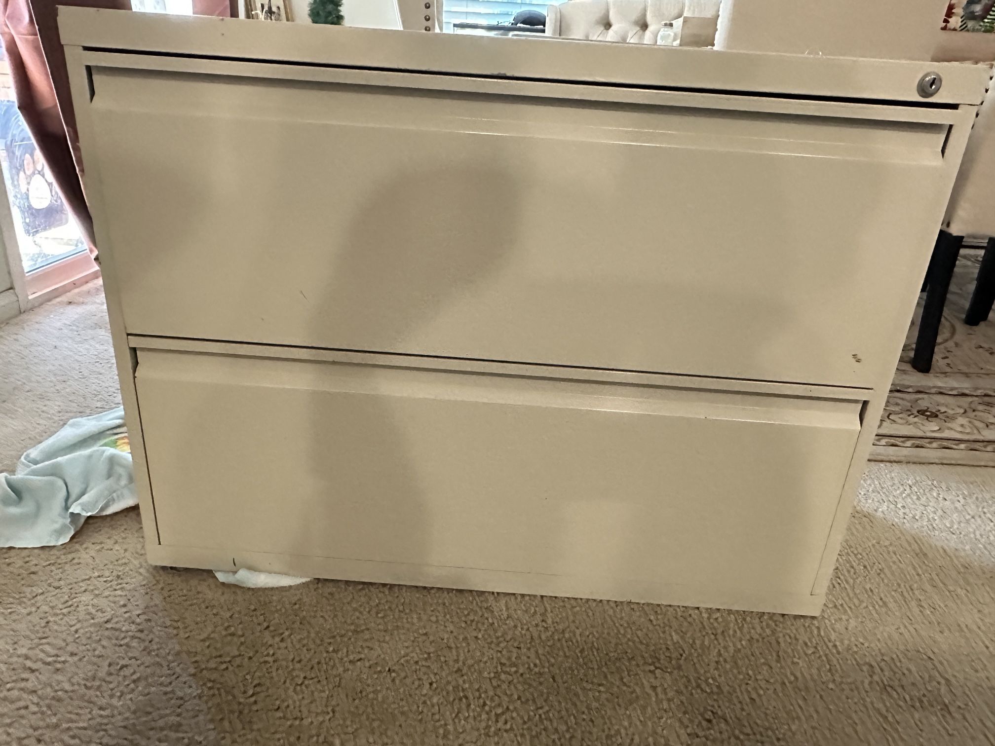 Metal File Cabinet W/keys