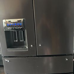 WHIRLPOOL FRENCH DIE REFRIGERATOR $375 Delivery available for small fee 🚛