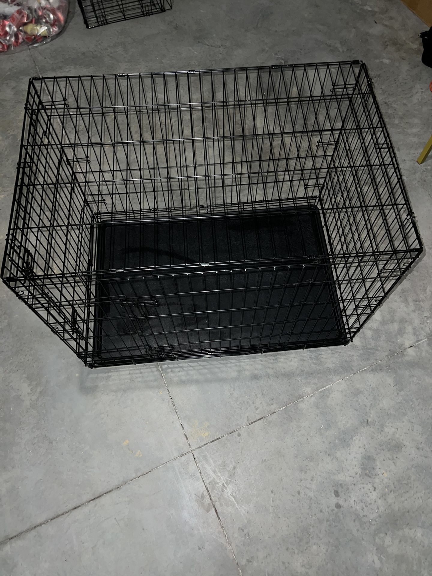 “VERY GOOD CONDITION” LARGE ANIMAL CRATE WITH PLASTIC TRAY SIZE 41” X 27” X 30” (LxWxH)