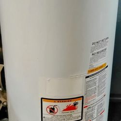 40. Gallon Gas Hot Water Tank.    Ge