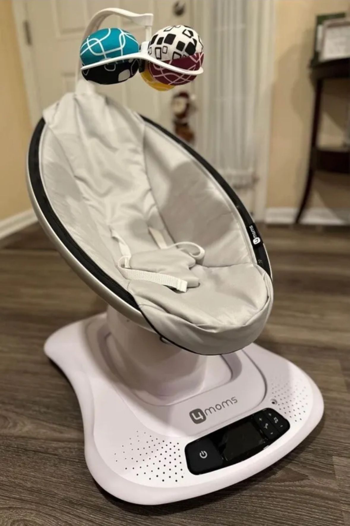 4moms MamaRoo Multi-Motion Baby Swing, Bluetooth Enabled with 5 Unique Motions, Grey