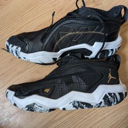 Jordans blk and White