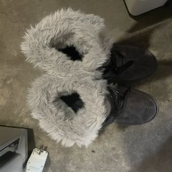 Snow Boots - Size 9