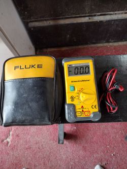 Fluke DM200 digital multimeter
