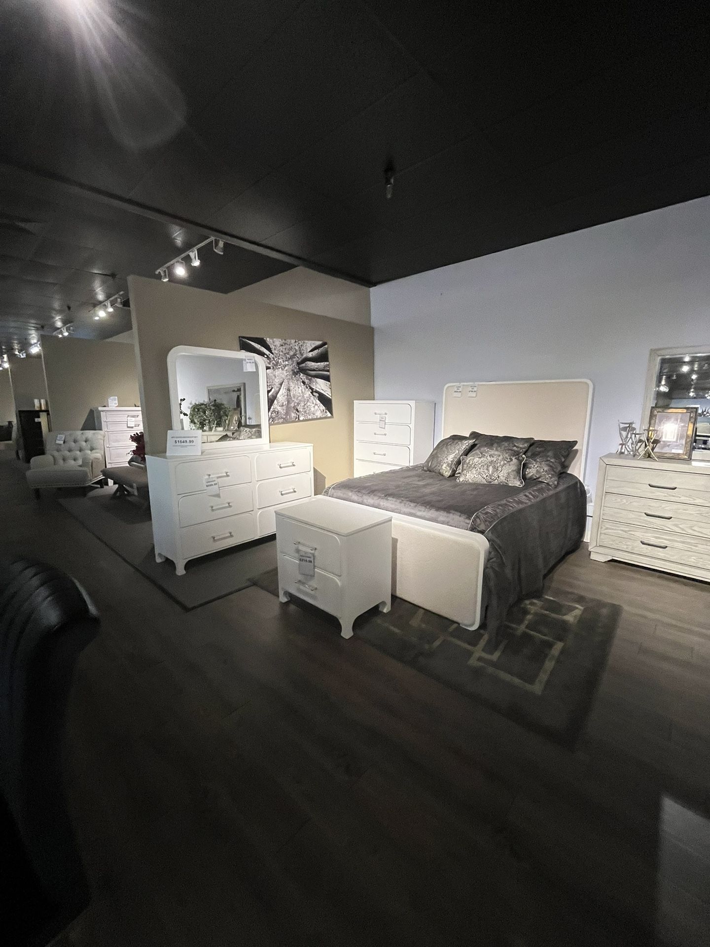Queen Bed, Dresser, Mirror And Nightstand