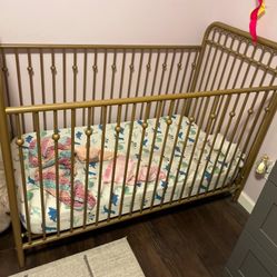 Crib With Matching  Changing Table 