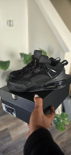 Boys Sz 4 Jorden Spizikes (Black)