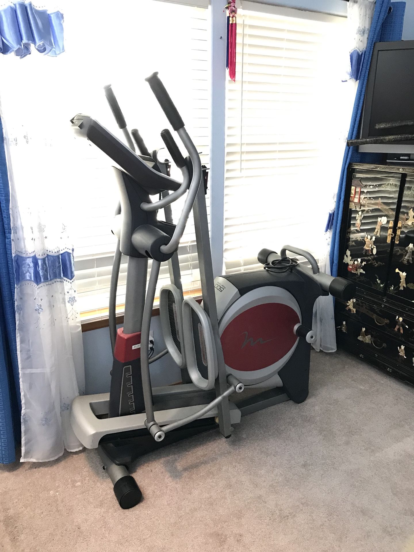 Freemotion 500 rear online drive elliptical for sale