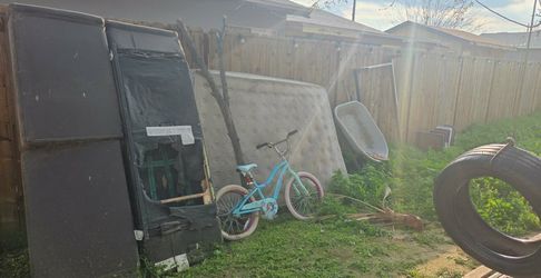 SE TIRA BASURA  DUMP RUNS $80    02/28/2026