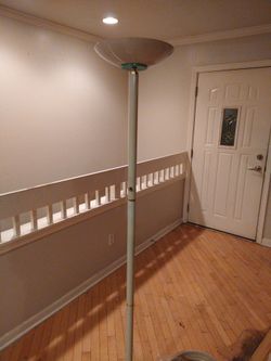 Floor standing dimmable floor lamp