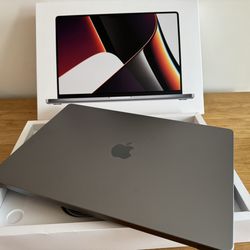 4TB SSD 32-Core GPU 64GB RAM M1 Max Chip 16” MacBook Pro Touch ID same As 2022 and 2023 XDR Liquid Retina Display 2024