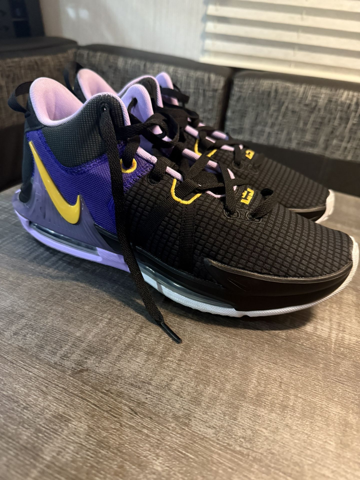 LeBron Witness 7