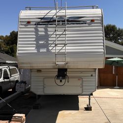 2003 Weekend Warrior Toy Hauler 5th Wheel