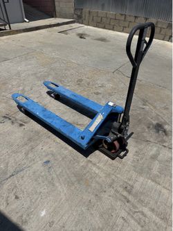 Pallet  jack with rubber Matt