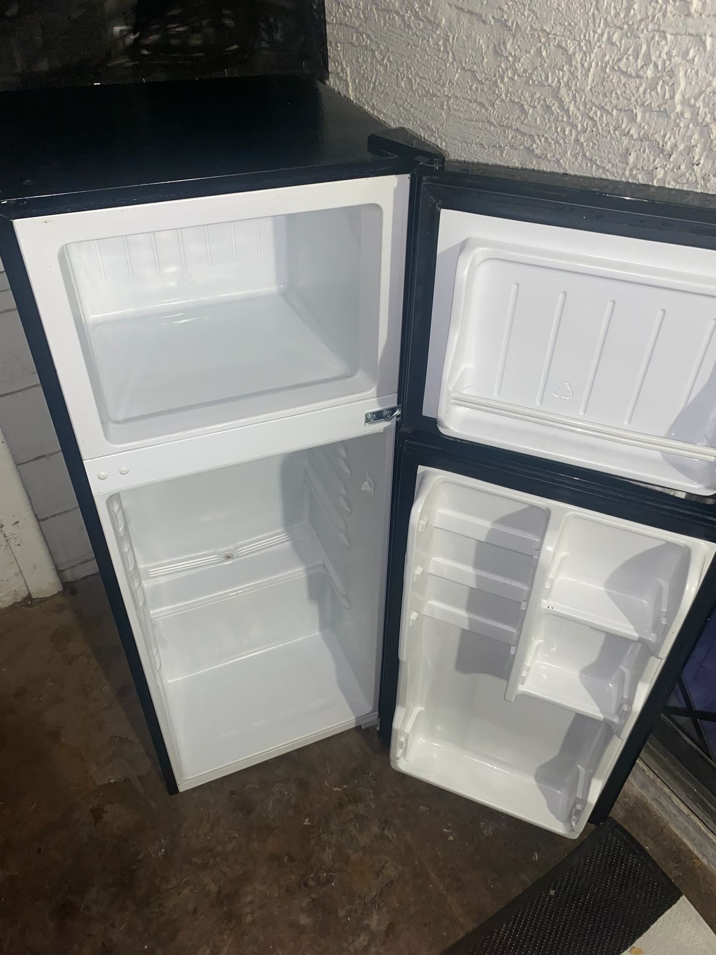 Upstreman Mini Fridge