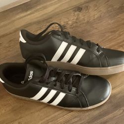 Adidas Women’s Shoes Size 6