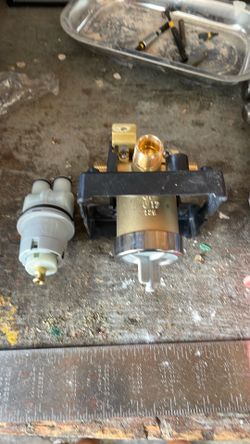 Delta diverter and cartridge