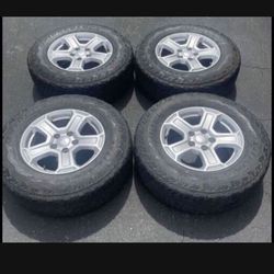 4 X 245/75r17 5x5 5x127 Jeep JK wrangler Stock Aluminum Wheels Rim 70% Tire Treads!!!!!