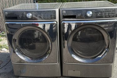 Kenmore washing machine set in very good condition, working perfectly. Size 29