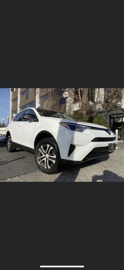 Toyota RAV4 2017 Le AWD- brand new- a steal!!!