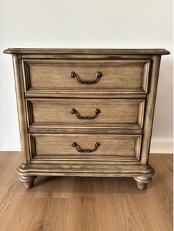 Rustic Weathered Oak Nightstand - Solid Wood Bedside Table with Felt-Lined Drawer