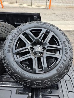 20" Chevy Trailboss Z71 OEM rims/ Goodyear tires