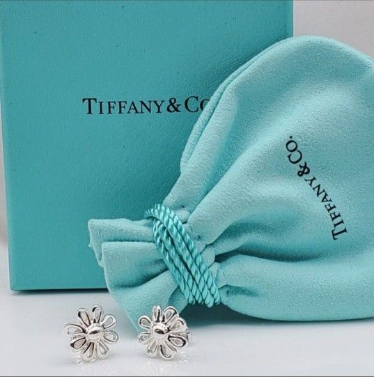 Tiffany & Co. Paloma Picasso Sterling Silver Daisy Flower Earrings